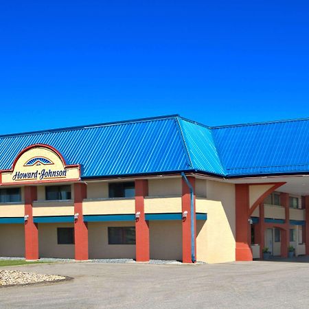 Howard Johnson By Wyndham Red Deer Bagian luar foto
