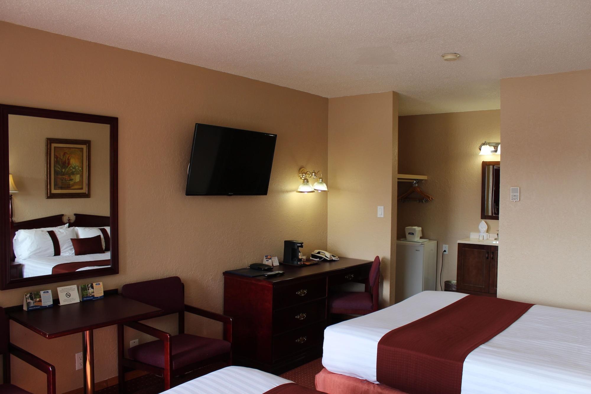 Howard Johnson By Wyndham Red Deer Bagian luar foto