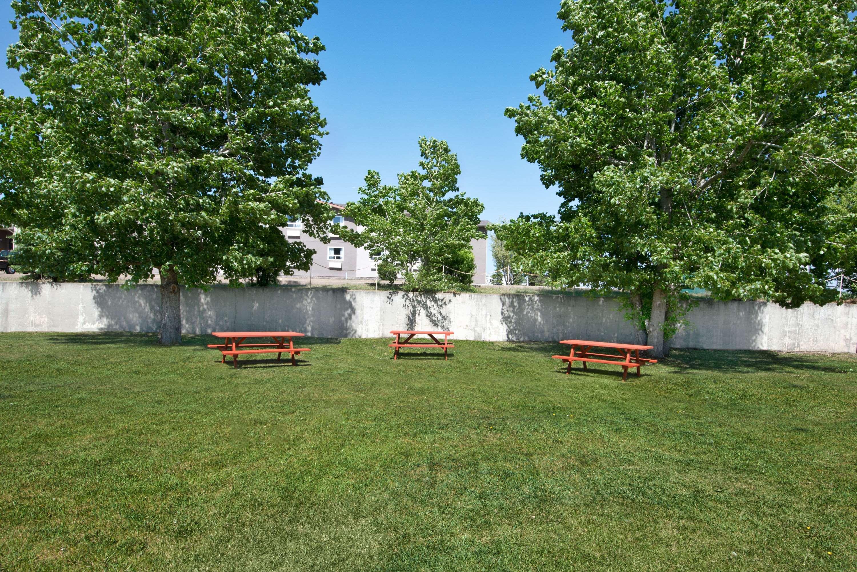 Howard Johnson By Wyndham Red Deer Bagian luar foto