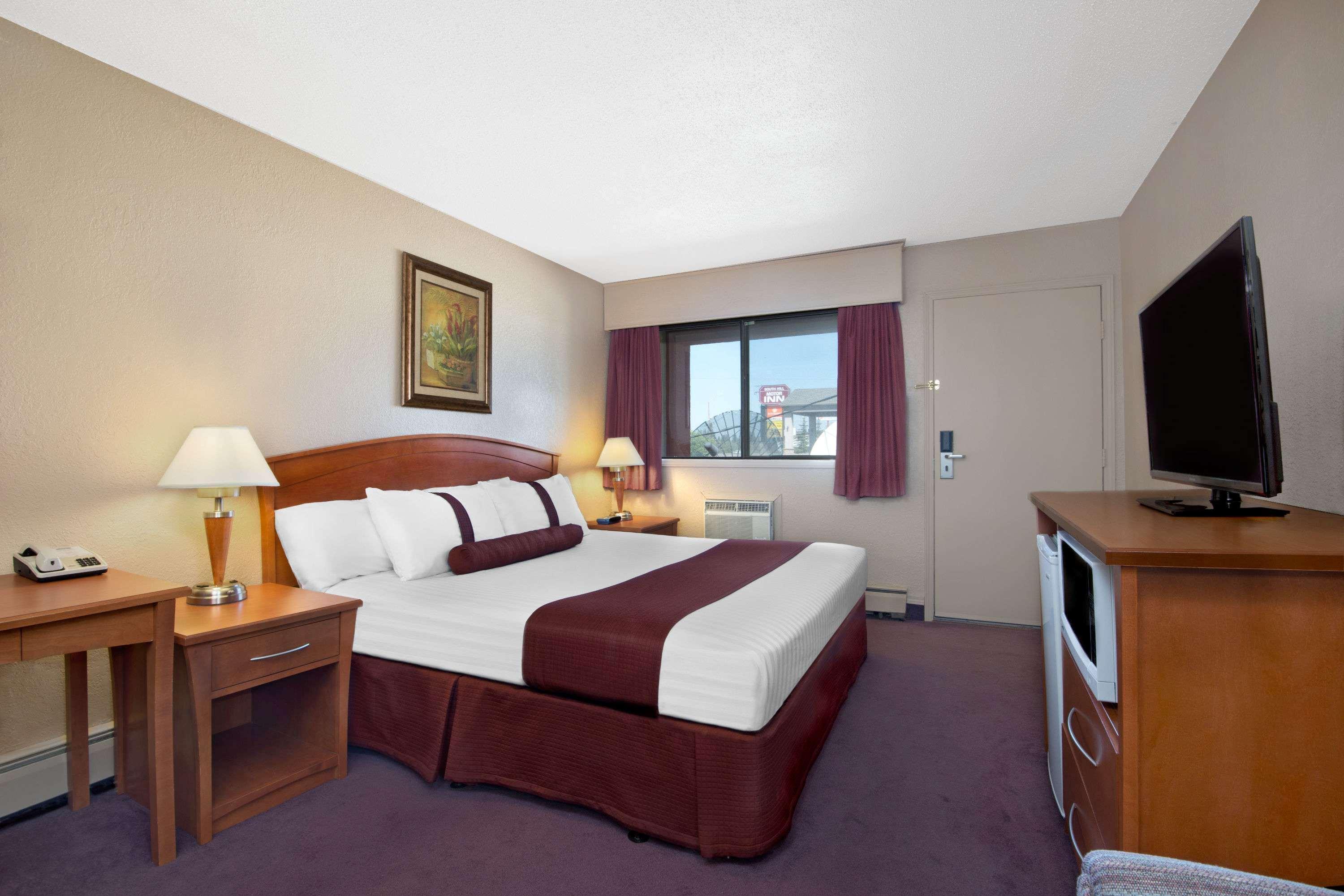 Howard Johnson By Wyndham Red Deer Bagian luar foto