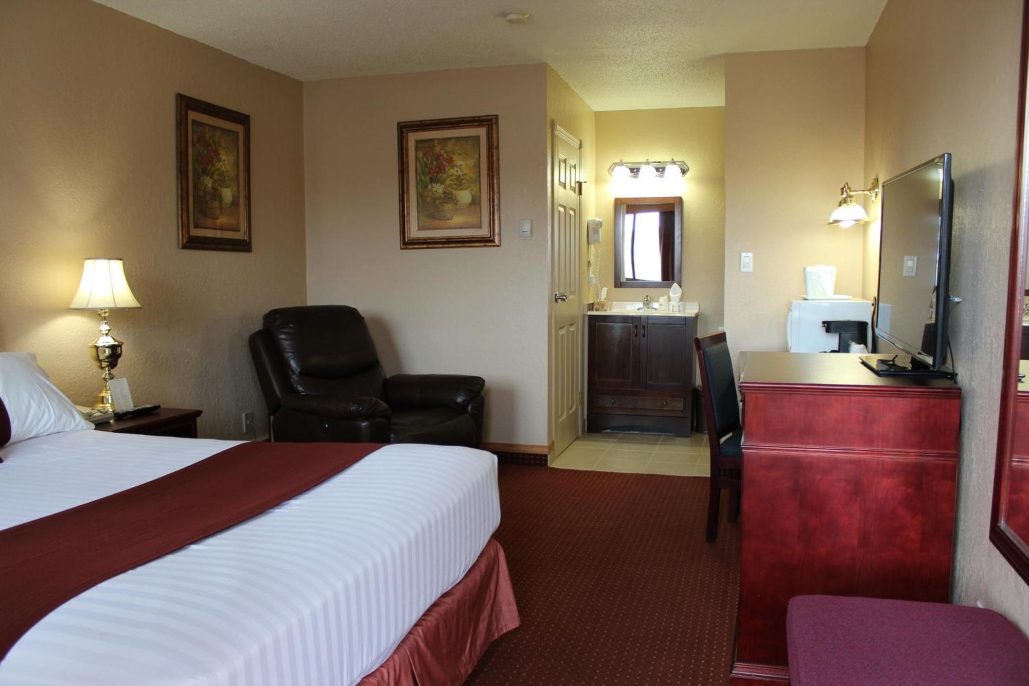 Howard Johnson By Wyndham Red Deer Bagian luar foto