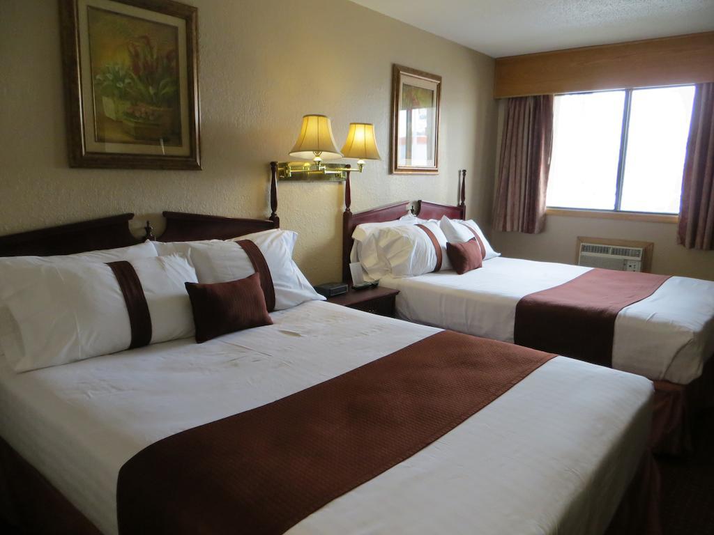 Howard Johnson By Wyndham Red Deer Bagian luar foto