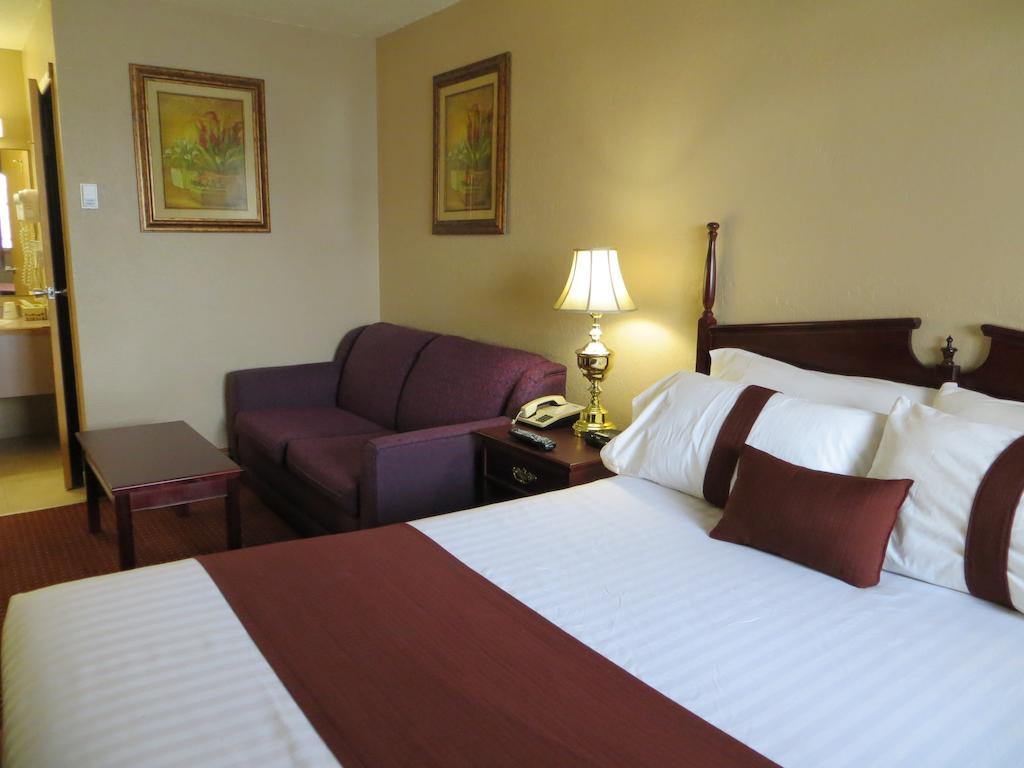 Howard Johnson By Wyndham Red Deer Bagian luar foto