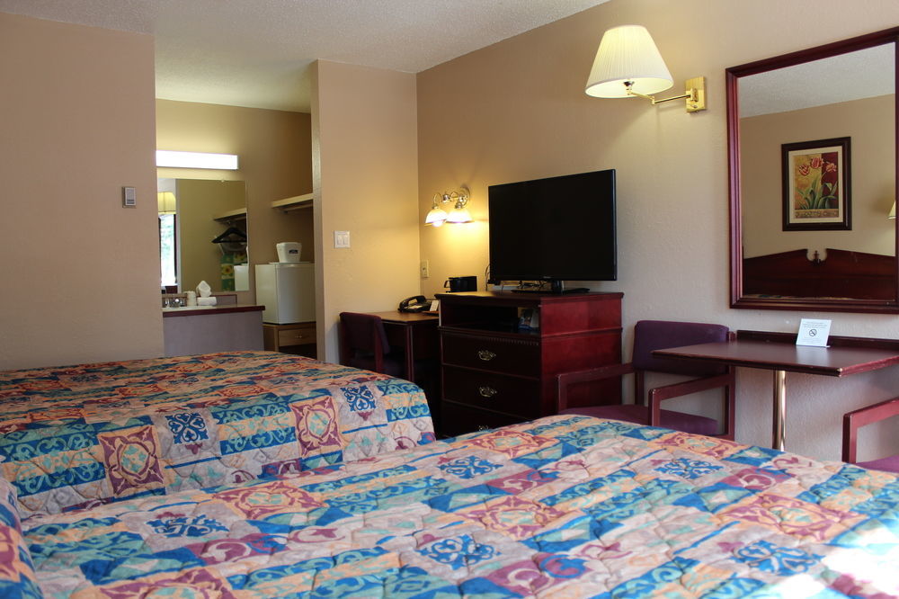 Howard Johnson By Wyndham Red Deer Bagian luar foto