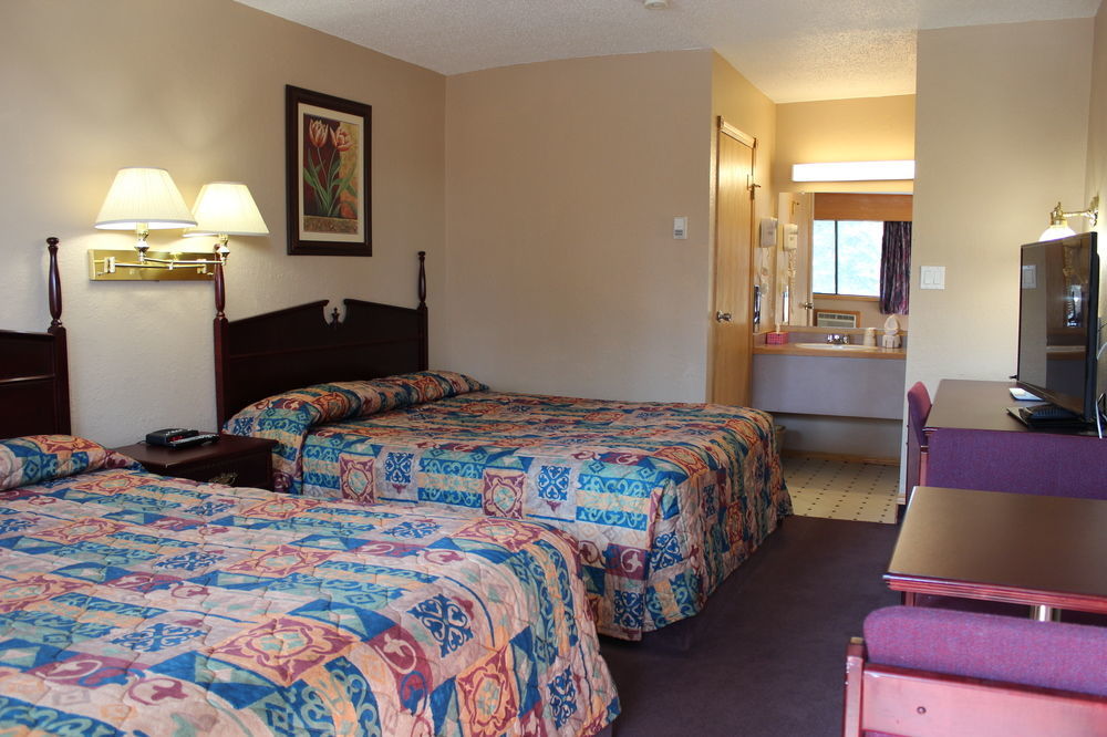 Howard Johnson By Wyndham Red Deer Bagian luar foto