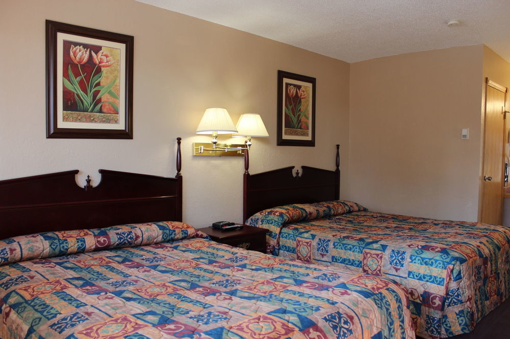 Howard Johnson By Wyndham Red Deer Bagian luar foto