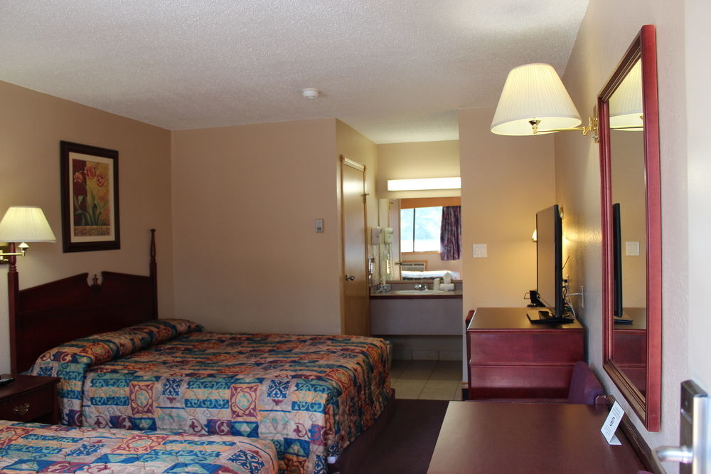 Howard Johnson By Wyndham Red Deer Bagian luar foto