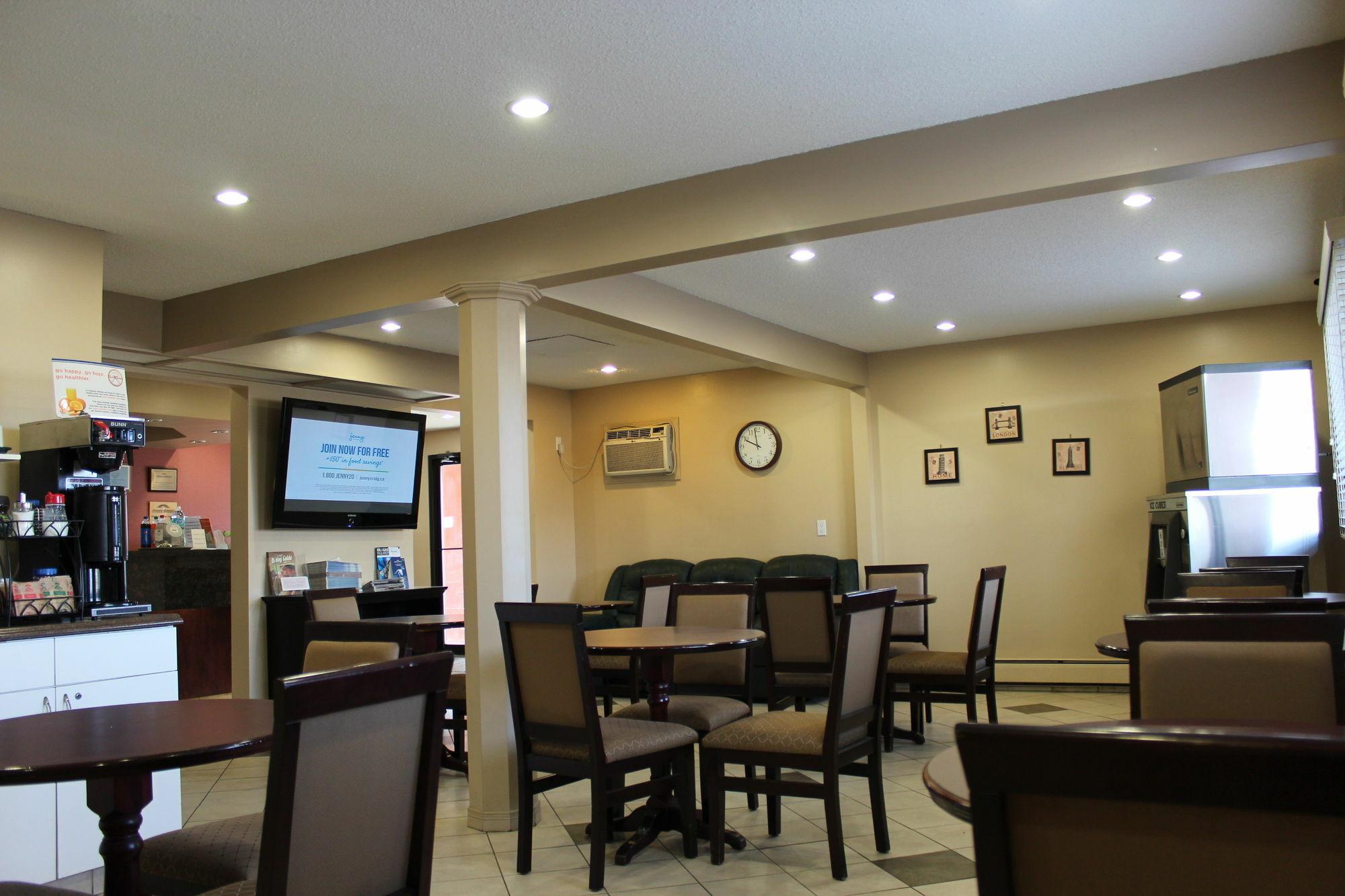 Howard Johnson By Wyndham Red Deer Bagian luar foto