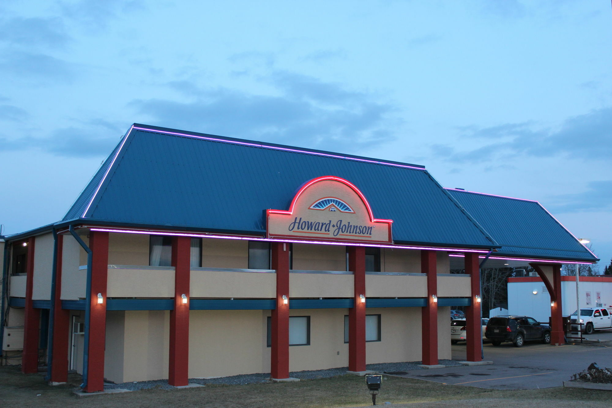 Howard Johnson By Wyndham Red Deer Bagian luar foto