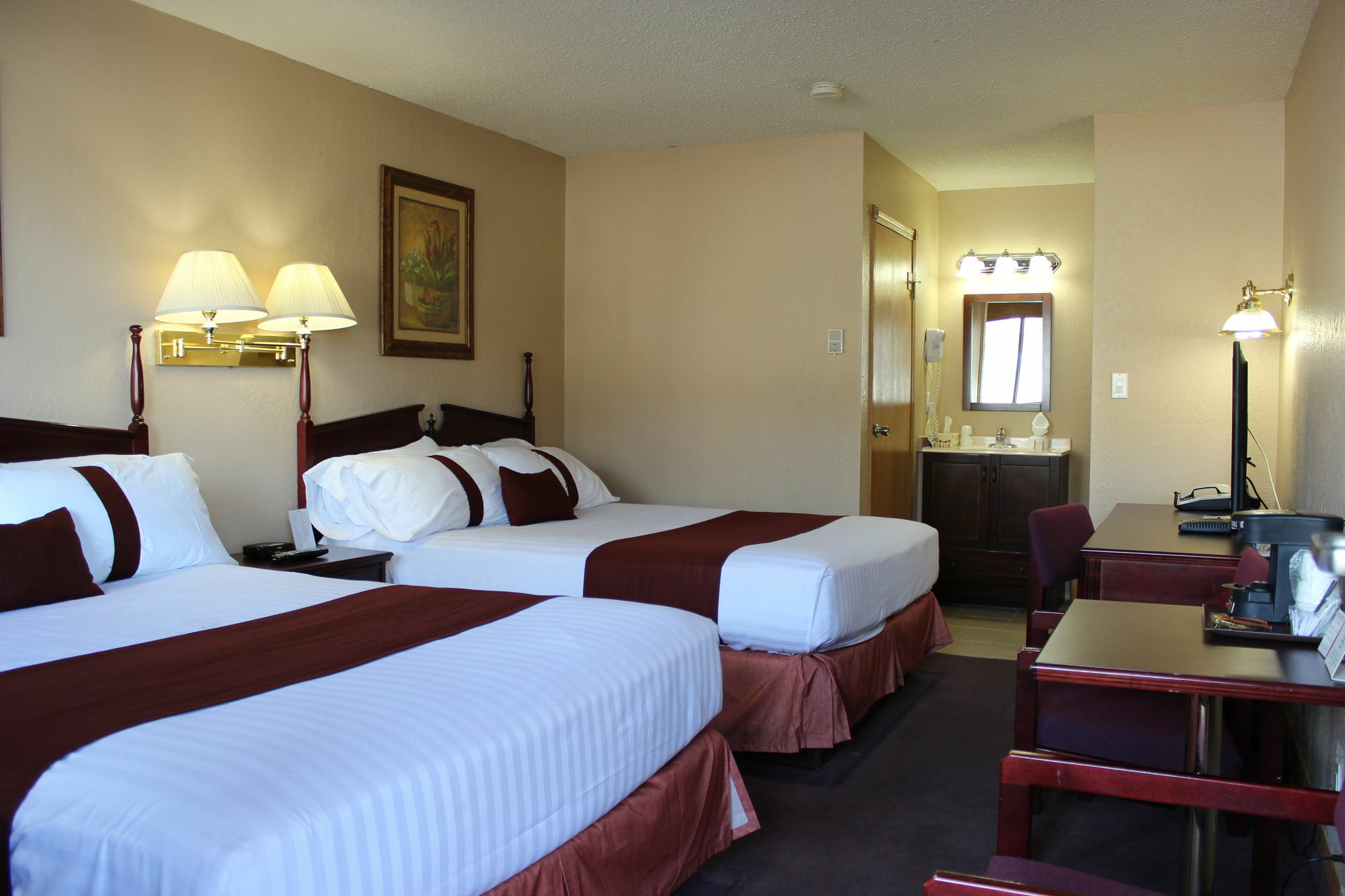 Howard Johnson By Wyndham Red Deer Bagian luar foto